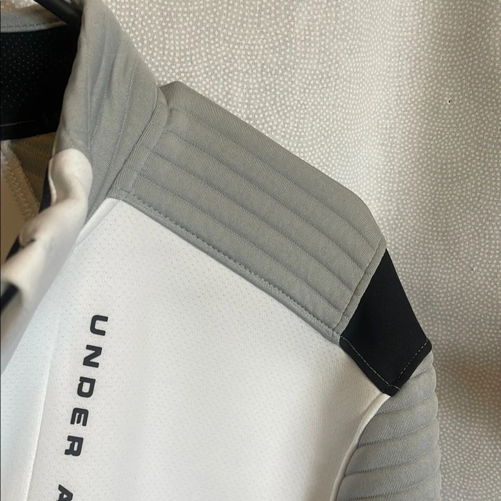 Under Armour Lightweight White and Gray Quarter-Zip Jacket - Picture 4 of 6